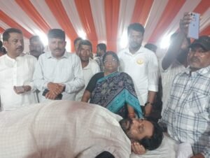 ମେଗା ରକ୍ତଦାନ ଶିବିରରେ ରକ୍ତଦାନ କଲେ ବରିଷ୍ଠ ବିଜେପି ନେତା ଗୌତମ ରାୟ